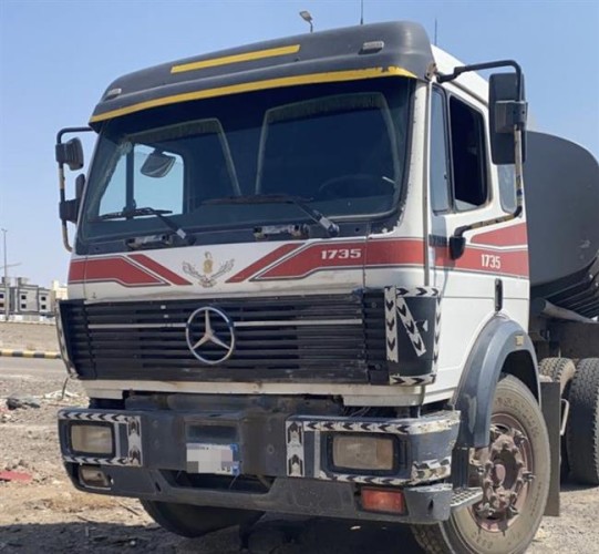 الإطاحة بقائد شاحنة ظهر في مقطع وهو يعكس السير على طريق سريع بالمدينة المنورة