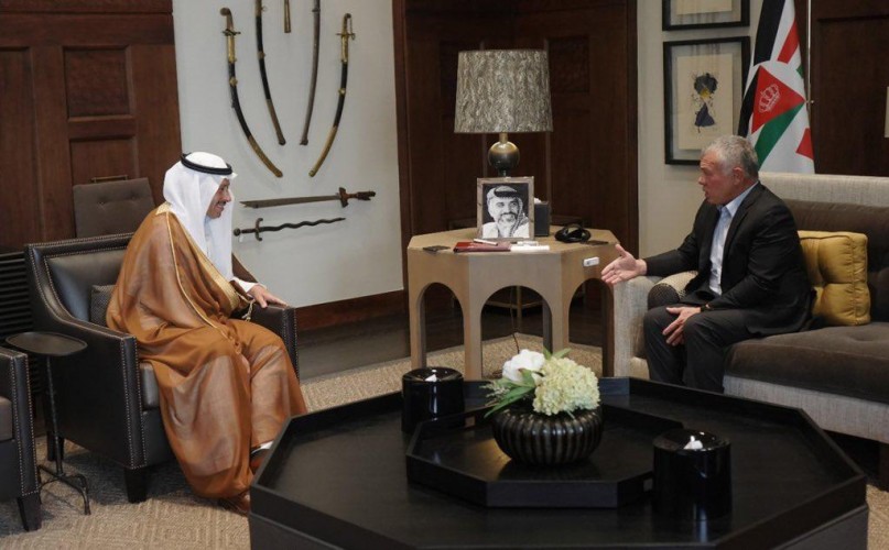 ملك الأردن يستقبل سفير خادم الحرمين الشريفين.