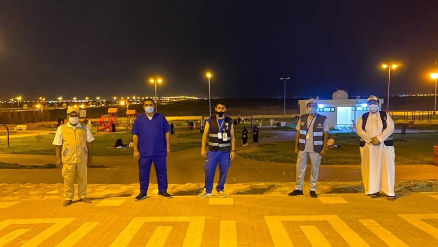 التطوع الصحي بصحة حفر الباطن يشارك الأهالي باليوم الوطني الـ90 وفق الإجراءات الاحترازية