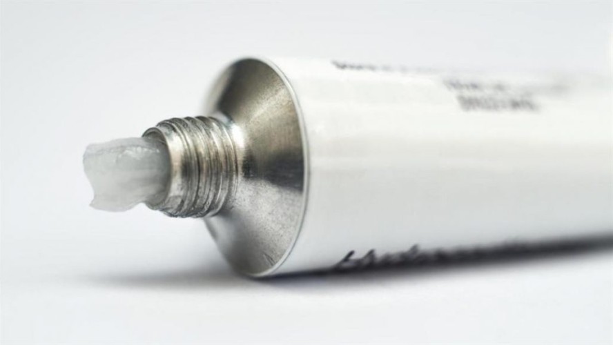 تحذير من الغذاء والدواء من استخدام كريمات الكورتيزون الموضعي لتبييض البشرة