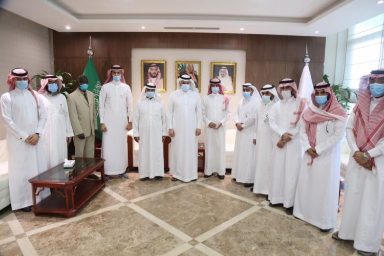 “الفضلي” يكرِّم الباحثين في مركز إنتاج وتقييم اللقاحات البيطرية لتسجيلهم براءة اختراع في سبق علمي عالمي