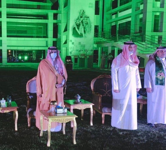 وسط تطبيق الإجراءات الاحترازية .. أهالي المدينة يحتفلون باليوم الوطني الـ 90