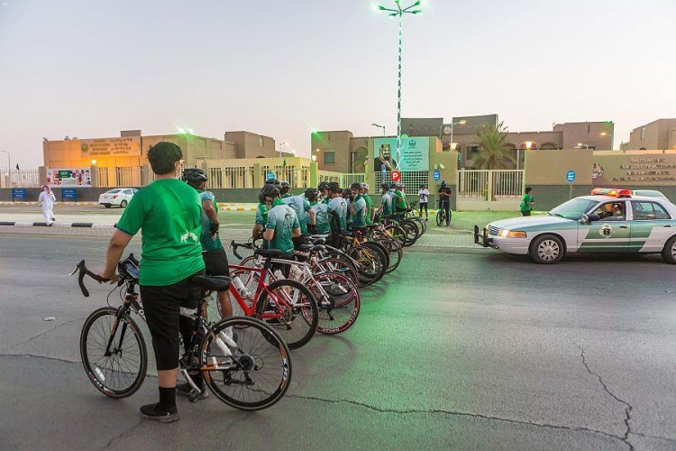 قطعوا 90 كلم .. بالصور: دراجو القصيم ينفذون ماراثون “لأجلك يا وطن” بمناسبة اليوم الوطني