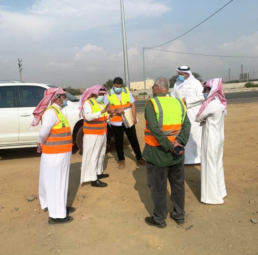 “الشراري” يواصل جولاته التفقدية لمشروعات “النقل”  بعسير ويشكر شركتي الكهرباء والتحلية