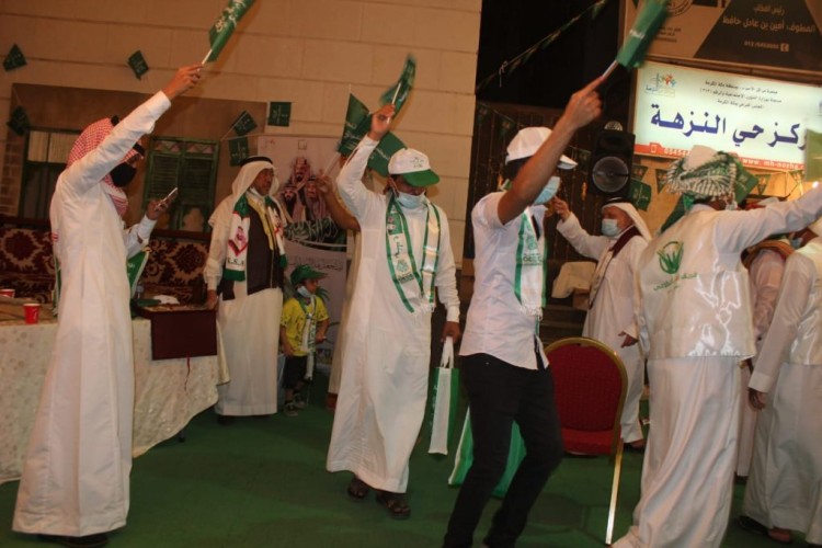 مبادرات مركز حي النزهة في أفراح اليوم الوطني ” 90 “