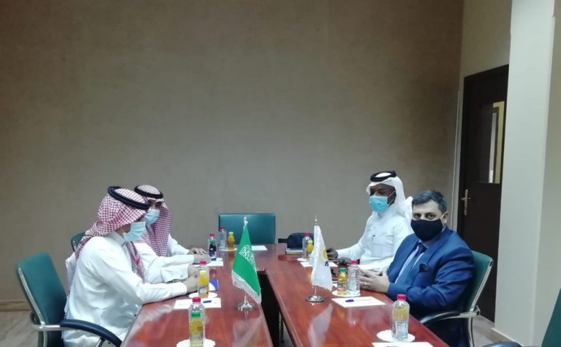 لنشر ثقافة العمل الفندقي .. انعقاد جلسة ودية بين اللجنة السياحية وإدارة فندق “جراند ميلينيوم” بتبوك