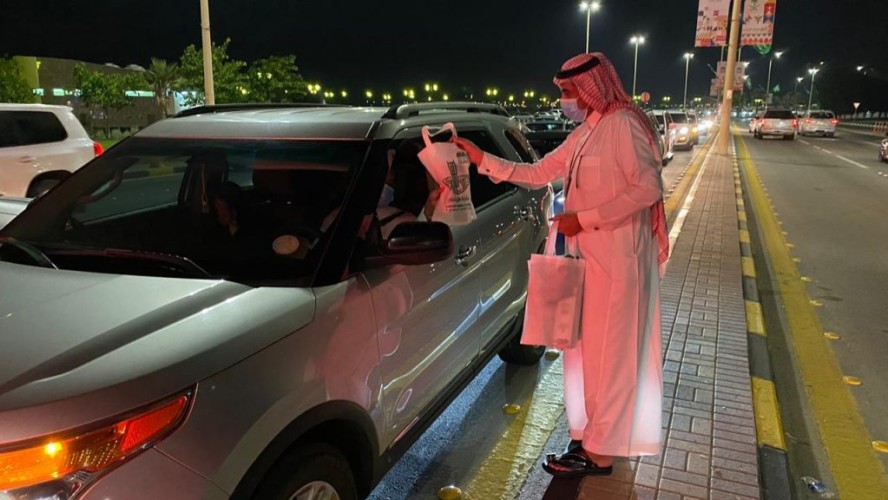 أمانة الشرقية: إطلاق (90) قارباً مُضيء وتوزيع الهدايا والحلوى بالطرق في اليوم الوطني الـ90 للمملكة ..