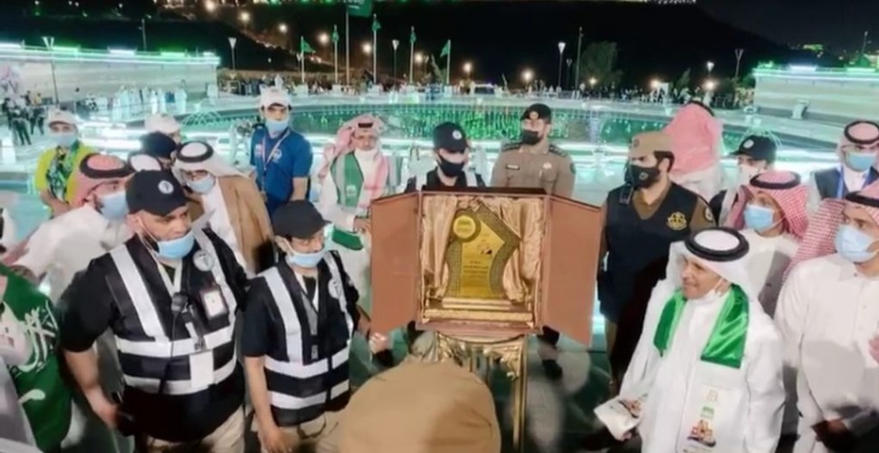 أمير منطقة الباحة يكرم أعضاء جمعية ساعد للبحث والإنقاذ