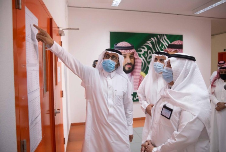 خلال زيارته التفقدية لمدارس المنطقة.. مدير عام تعليم الرياض يؤكد على تقديم الدعم للطلاب والطالبات وأولياء الأمور