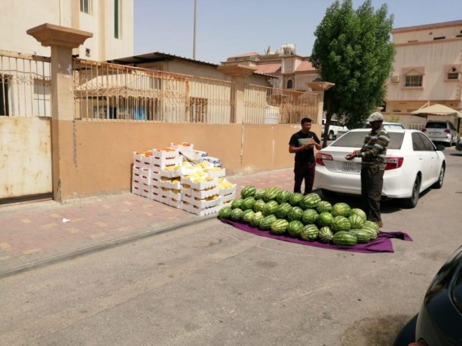 بلدية الجبيل ترصد مواقع البسطات العشوائية وتصادر 400 كيلو خضراوات