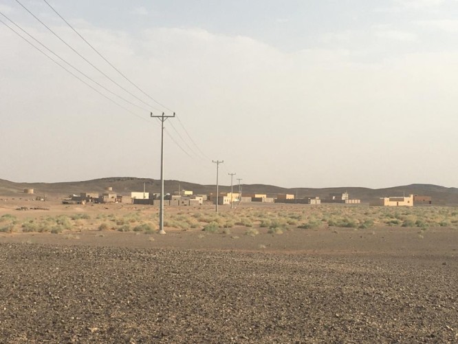 سكان أحياء أم برقة يطالبون بلدية أبانات بسفلتة الطريق المؤدي إلى منازلهم.