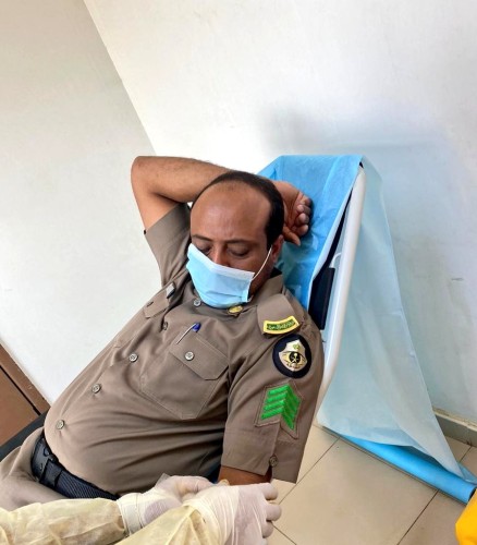 بالتعاون مع مختبر مستشفى المحافظة…  شرطة صامطة تنظم حملة تبرع بالدم لمنسوبيها