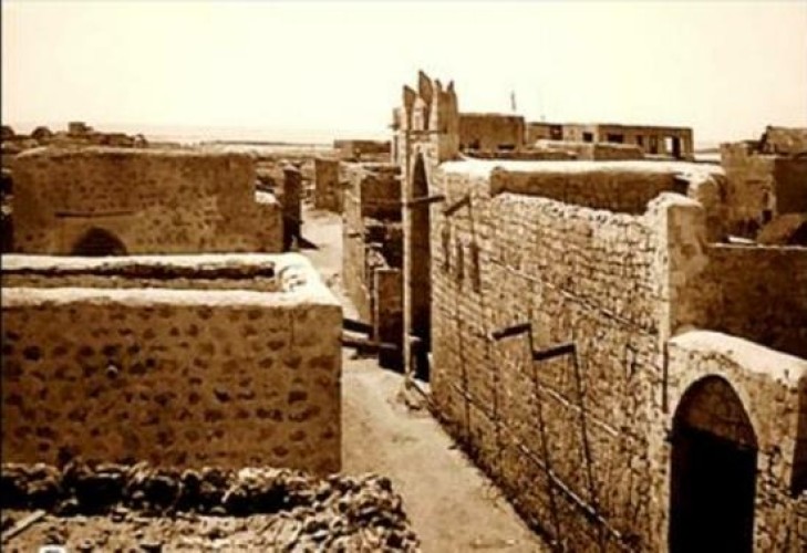 كانت تُسمى بـ “البندر”.. تعرّف على أشكال الحياة وطقوس الزواج في القنفذة قديماً (فيديو)