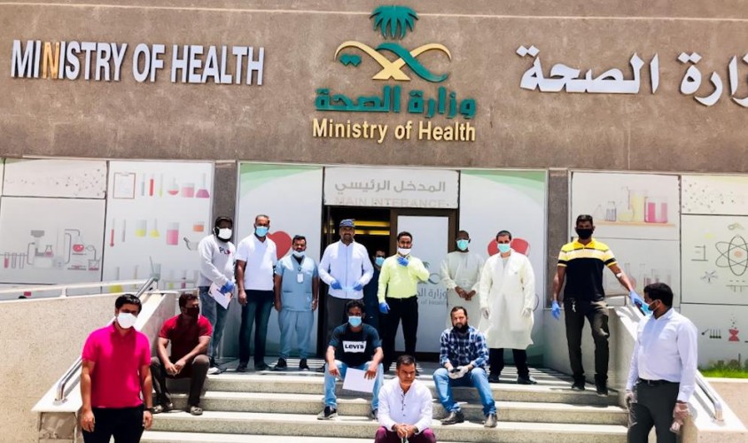 الجالية الهندية في حفر الباطن تشارك بالتبرع بالدم في اليوم الوطني الـ90