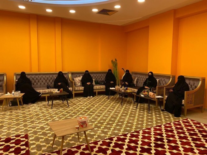 مساعدة مدير التعليم بالحدود الشمالية تجتمع مع كوادر نسائية لمناقشة عدد من المواضيع الثقافية