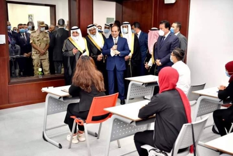 بالفيديو: أمير تبوك ينقل تهنئة القيادة لطلاب جامعة الملك سلمان في سيناء