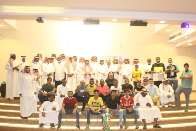 بحضور لجنة التنمية بالدرب.. تكريم لاعبي منتخب السهم الرياضي بعج فوزهم بكأس الوطن