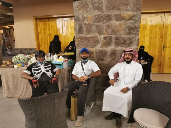 بمعرض رؤية العلا جسفت العلا تدشن أعمال فنانيها في مهرجان تمور العلا