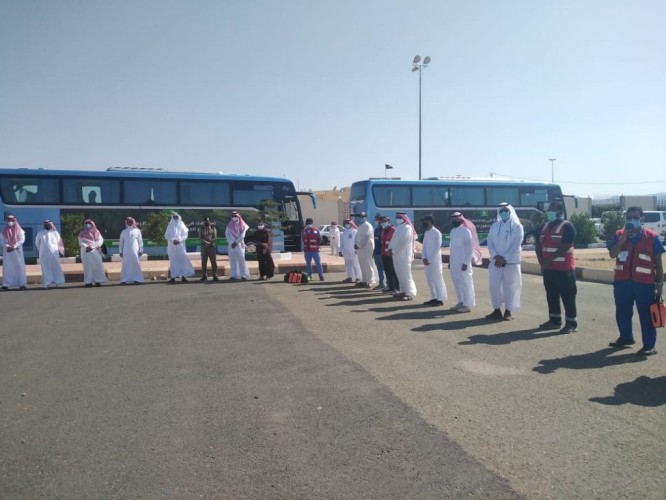 بتوجيه أمير عسير: محافظ أحد رفيدة يدشن حملة “لتبقى نظيفة” في الواديين