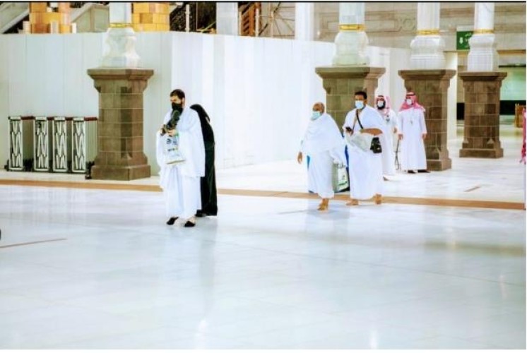 “600 ” معتمر يصلون إلى بيت الله الحرام لأداء مناسك العمرة