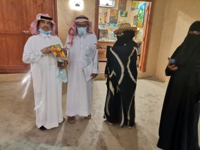 *عدد من الإعلاميين والصحفيين والسنابيين يزورون الأسر المنتجة في القرية التراثية بجازان