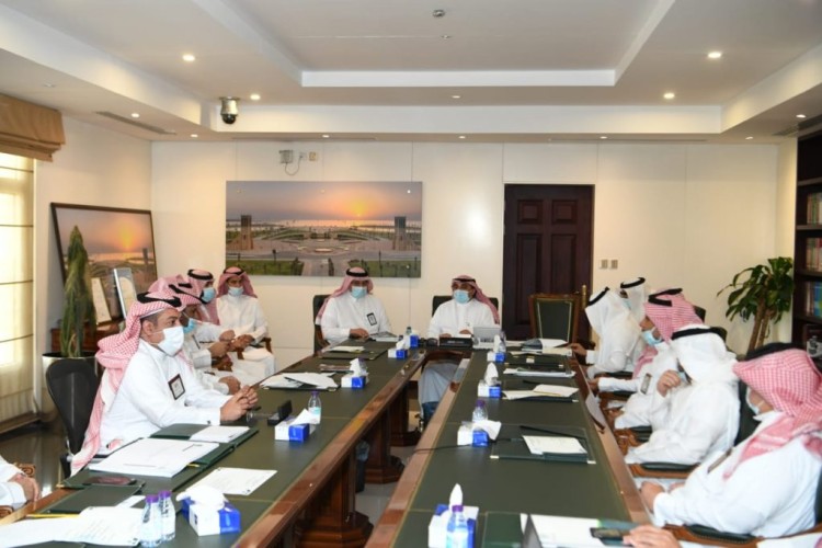 أمانة الشرقية تناقش استعدادات الإدارات العامة والبلديات لما قبل وأثناء وبعد هطول الأمطار