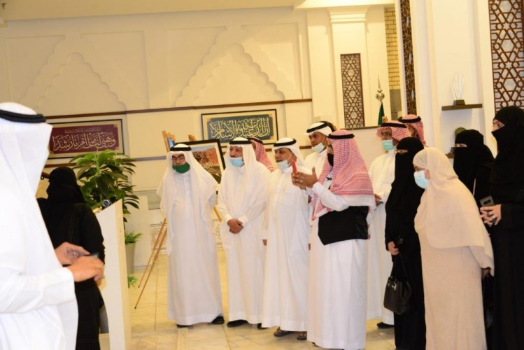 زيارة فريق ” الإعلام الواعي التطوعي ” لمركز ” بحوث  و دراسات المدينة المنورة “