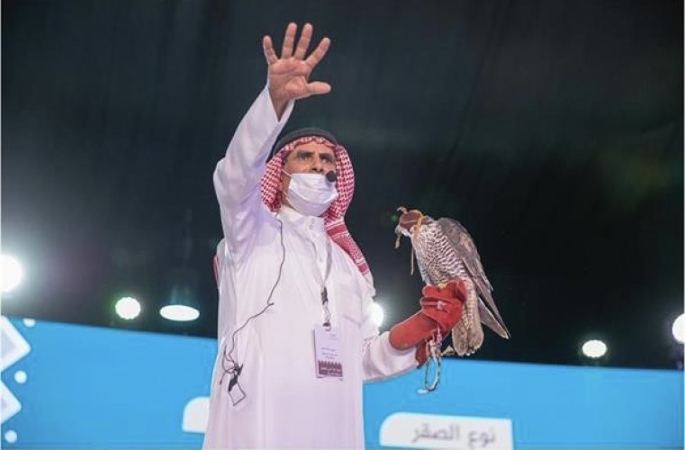 مزاد الصقور السعودي يشهد بيع 4 صقور شاهين قرناس بـ 319 ألف ريال في يومه الأول