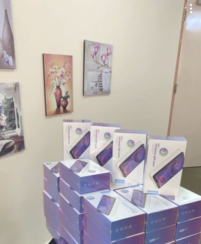 تنمية الشعف تقدم (٥٠ ) جهازاً لوحياً لطالبات مكتب التعليم بالشعف