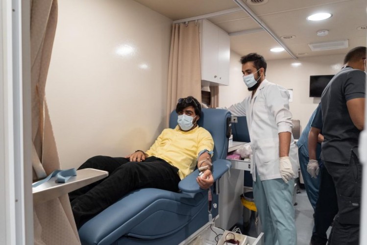 61 متبرعاً في اليوم الأول لحملة التبرع بالدم في حفر الباطن