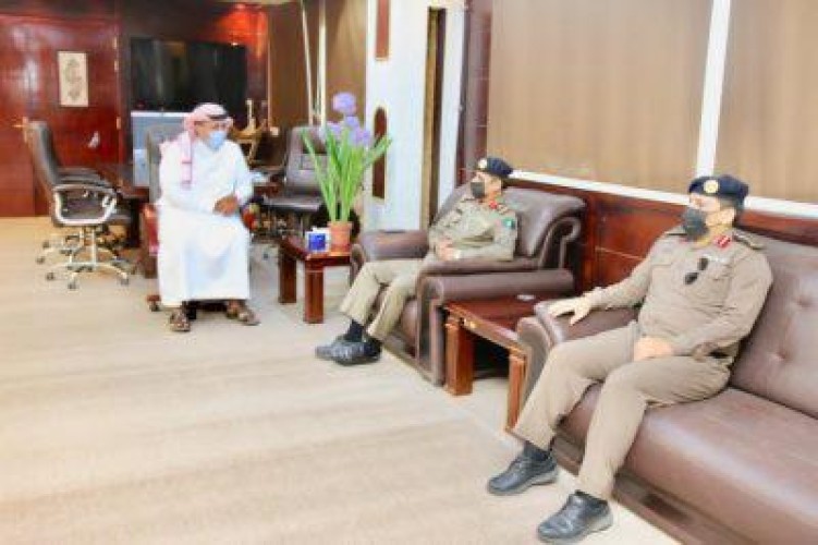 مدير عام التعليم بمنطقة حائل يستقبل مدير الدفاع المدني بمنطقة حائل اللواء عبدالله الركيان