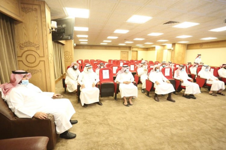 المدير العام لفرع وزارة الشؤون الإسلامية والدعوة والإرشاد بالقصيم يعقد اجتماعاً بمديري الإدارات بالمحافظات التابعة للفرع