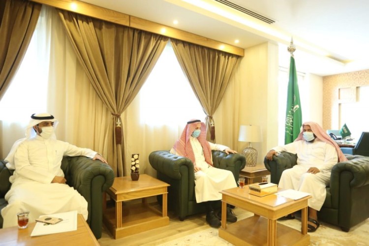 المدير العام لفرع وزارة الشؤون الإسلامية بالقصيم يلتقي بمدير عام خدمات المياه في مكتبه