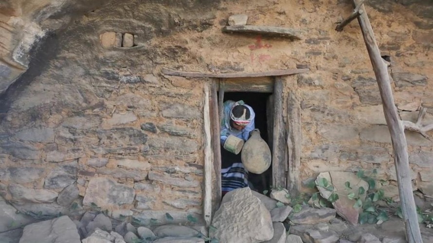 شاهد: أحد البيوت الكهفية في الريث بجازان يلفت انتباه الجمهور بعد أن تجاوز عمره 300 عاما