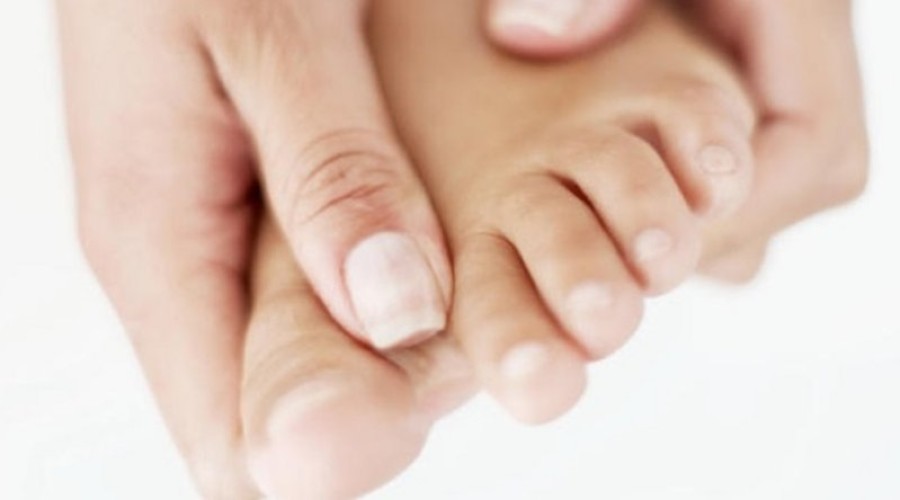 “الأقدام الباردة” علامة على 8 أمراض خطيرة .. انتبه لها!