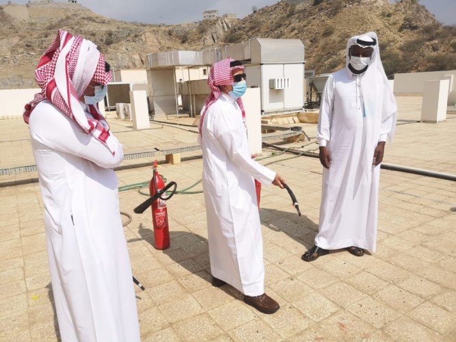 مستشفى بني مالك  يدرب منسوبيه على التعامل مع طفايات الحريق والمحاليل