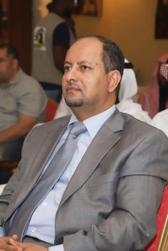 البروفيسور ” وديع العزعزي ” يدرب طلاب الدراسات العليا على ” أساسيات كتابة الخطة البحثية في الدراسات الإعلامية “