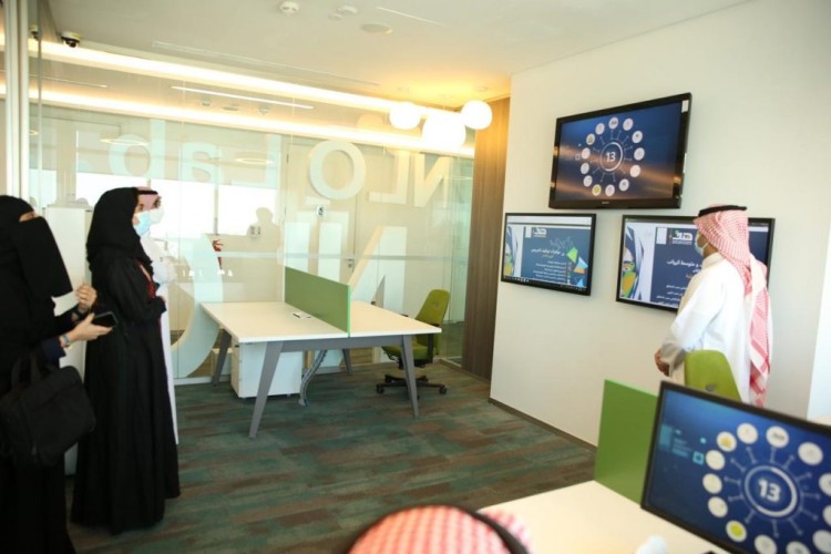 صندوق تنمية الموارد البشرية يُطلع وفد الهيئة العامة للصناعات العسكرية على تجربة المرصد الوطني للعمل