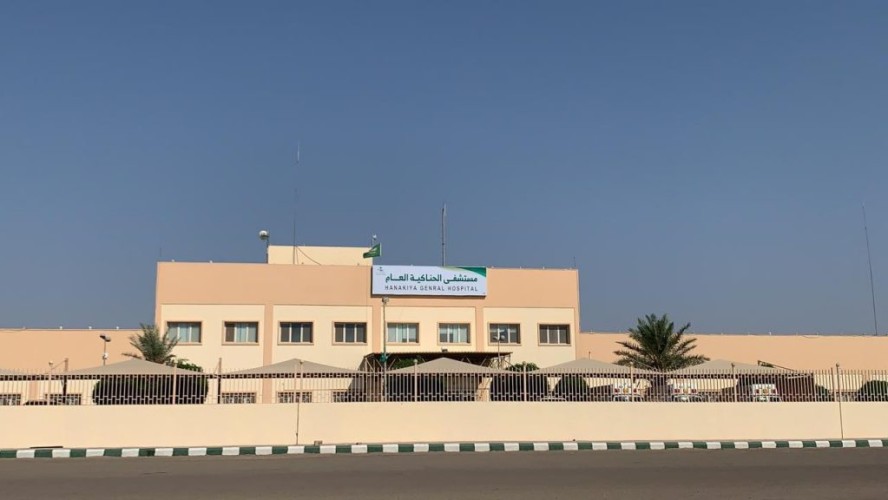 إنهاء معاناة مريضة من ورم في الساق في مستشفى الحناكية