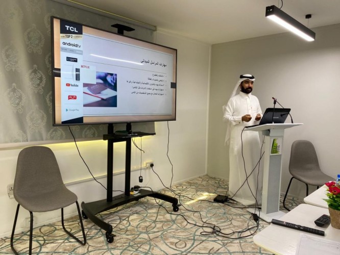 إقامة ورشة عمل بعنوان “مهارات المراسلين الميدانيين” لطالبات كلية الآداب بجامعة الملك فيصل