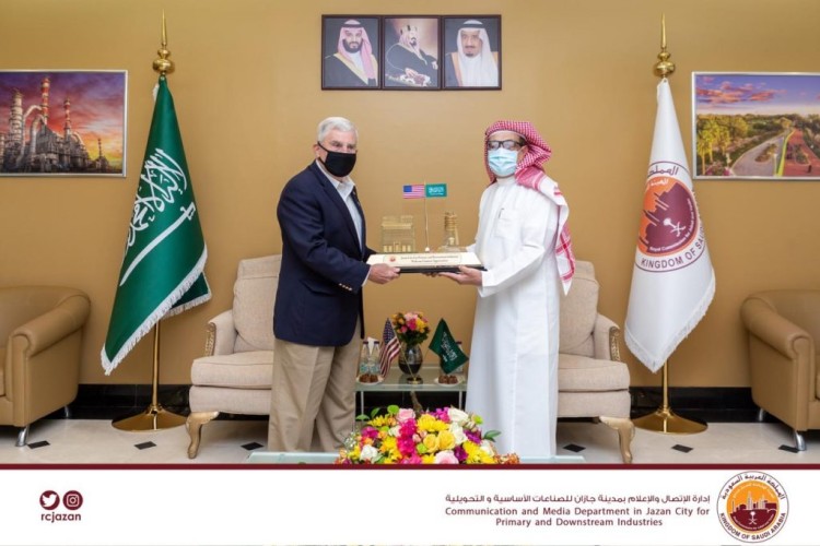 السفير الأمريكي يزور مدينة جازان للصناعات الاساسية والتحويلية