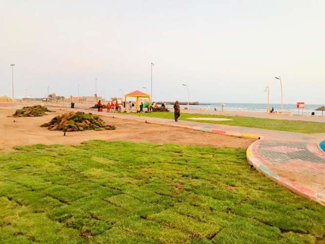 بلدية الشقيق تستكمل أعمال الصيانة والتجديد في الكورنيش