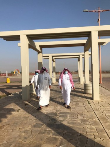 “محافظ صامطة ” يتفقد منتزه الوادي شمال المحافظة