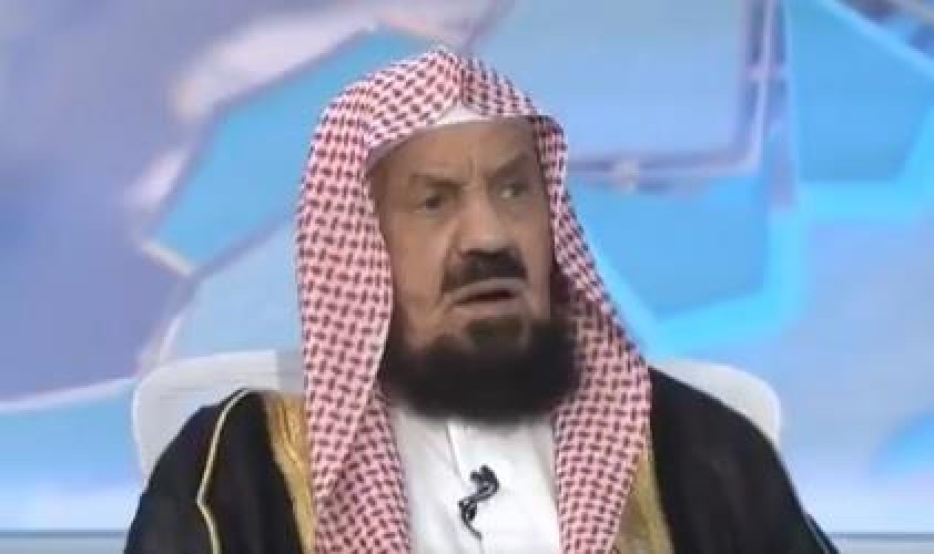 سيدة تحصل على مبلغ مالي من والدتها دون علمها قبل وفاتها .. هل يجب إرجاعة للورثة؟ .. المنيع يجيب!