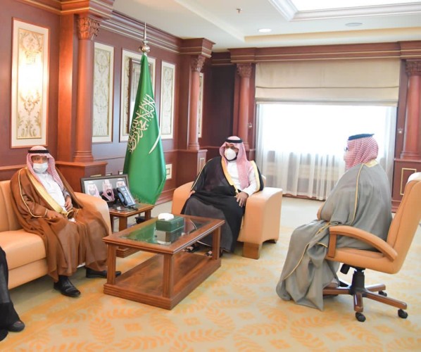 سمو نائب أمير منطقة جازان يستقبل محافظ ومشايخ العيدابي ..