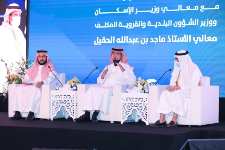 الحقيل يبحث فرص التكامل بين القطاعين الحكومي والخاص في جانبي “الإسكان” و”البلدي”