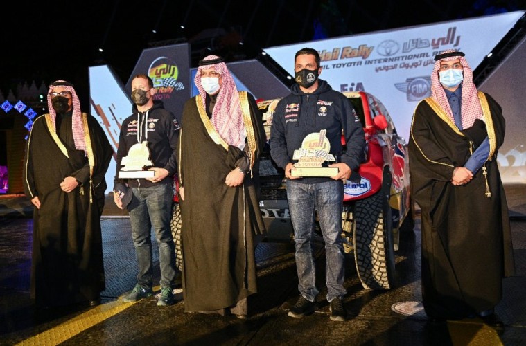 الأمير عبدالعزيز بن سعد يتوج حائل عاصمة للراليات العالمية