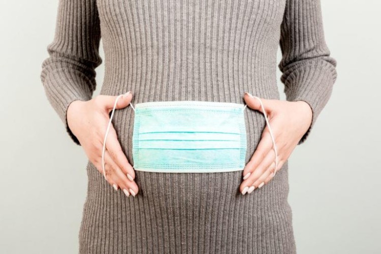 بالفيديو .. مسؤول بالصحة يكشف عن سبب عدم السماح للحوامل بتلقي لقاح كورونا