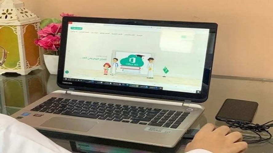 اليوم الأحد .. مليون طالب وطالبة بالرياض يؤدون اختبارات الفصل الدراسي الأول “عن بُعد”