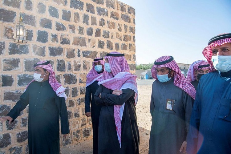 ضمن مشروع “محمد بن سلمان لتطوير المساجد التاريخية” .. الأمير فيصل بن نواف يقف على مسجد الحديثة التاريخي بعد ترميمه وتأهيله